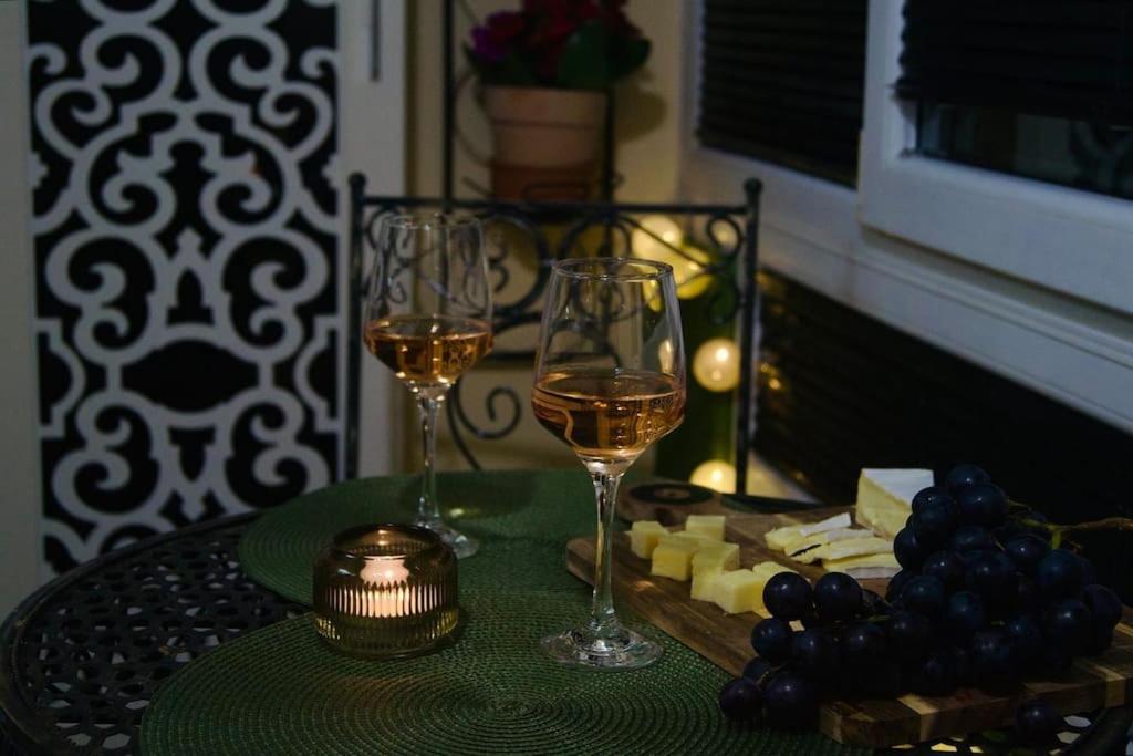 Cozy 2Br Oasis In Central Burgas City Exterior foto